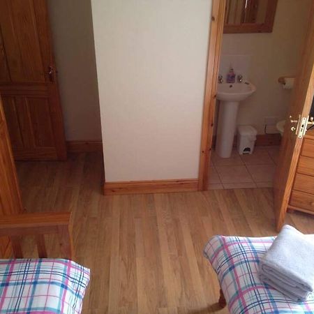Tara House Bed and Breakfast Ballycastle Buitenkant foto