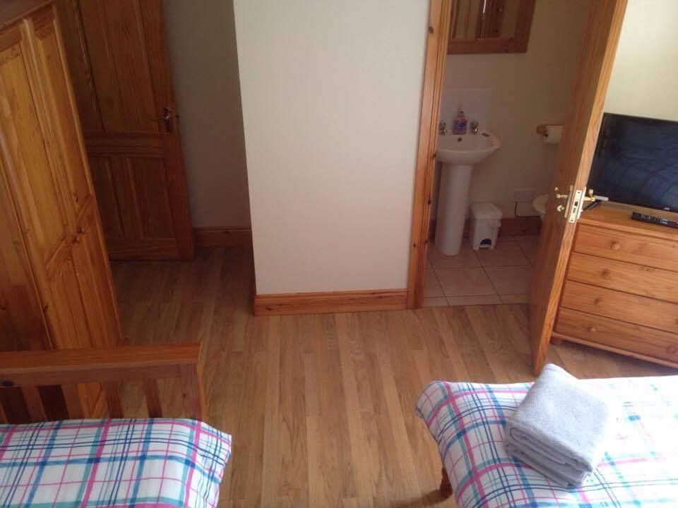 Tara House Bed and Breakfast Ballycastle Buitenkant foto