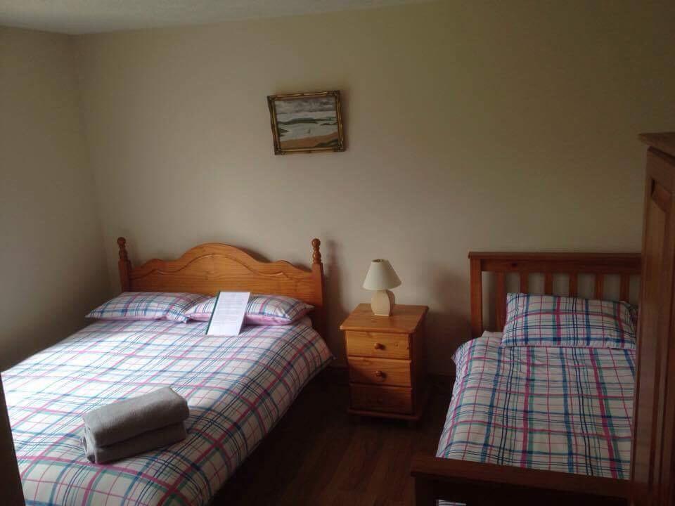 Tara House Bed and Breakfast Ballycastle Buitenkant foto