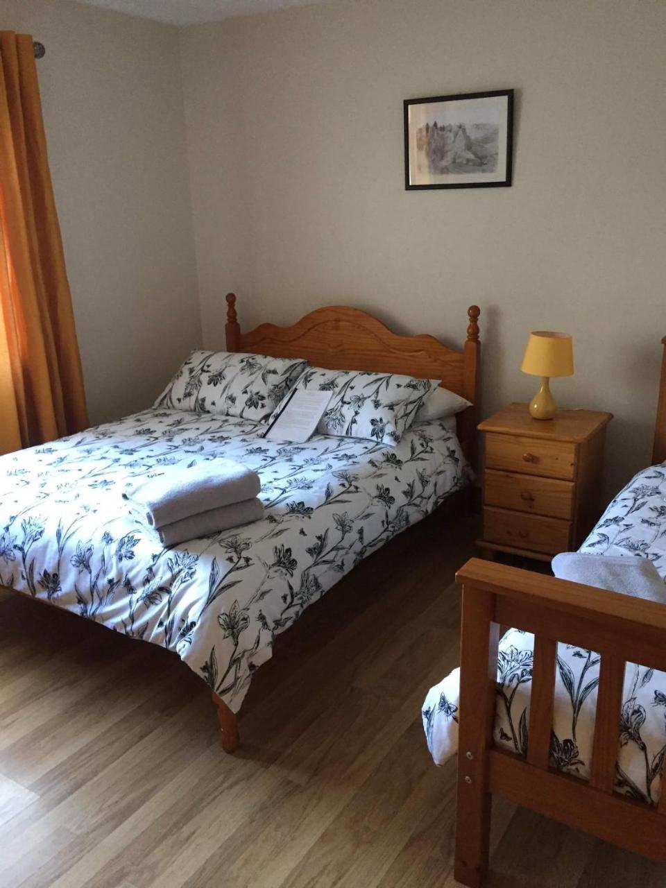 Tara House Bed and Breakfast Ballycastle Buitenkant foto